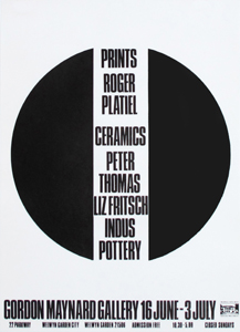 Affiche de l'exposition de Roger Platiel, Peter Thomas et Liz Fritsch Ă la Gordon Maynard Gallery en 1974.