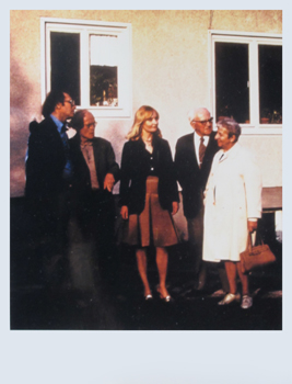 Photo prise devant la maison de Ralf Schaper à Kassel le 7 avril 1974 lors de la remise du cuivre. De gauche à droite, Roger Platiel, Willi Schaper, Claire Bonnafé, Hermann et Nora Platiel.