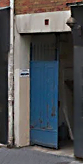 La porte d'entrée du 86, rue de Charonne à Paris.